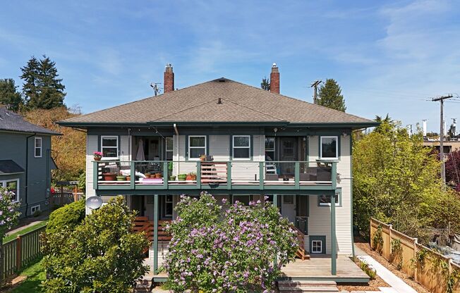 Charming 1BR/1BA Main Floor View Unit in Desired Neighborhood (Sunset Hill)