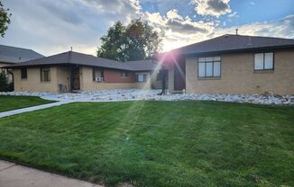 Charming 2 Bed 1 Bath in Park Hill!