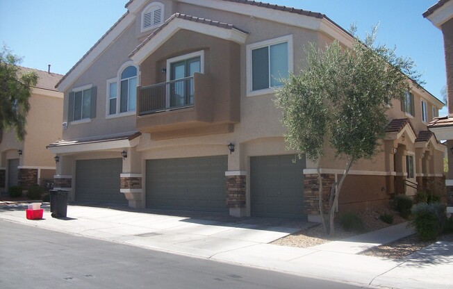 Spacious 2 Bedroom Townhome with Garage