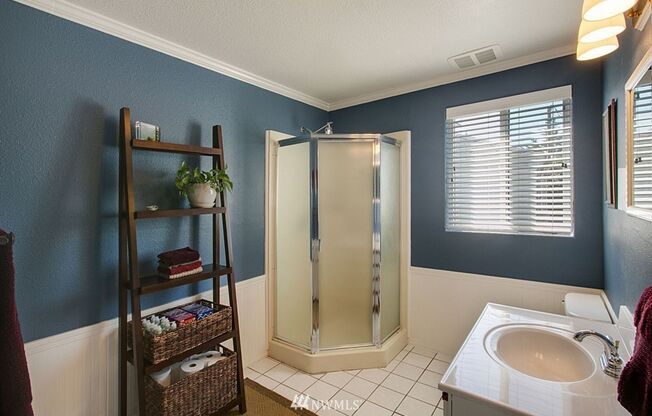 5 beds, 3.5 baths, $3,900