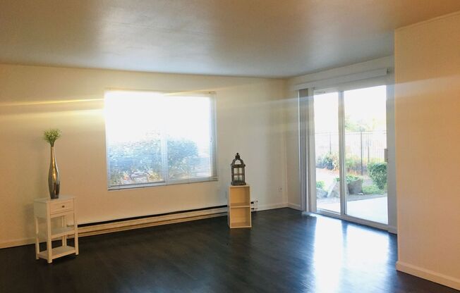 2 beds, 1.5 baths, 950 sqft, $2,275, Unit 141