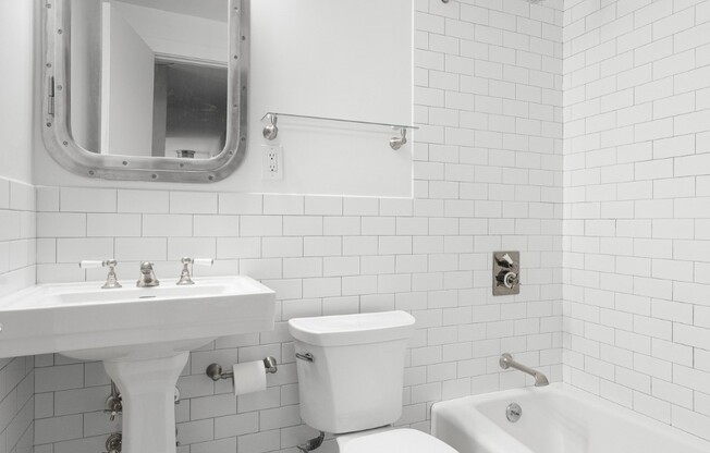 2 beds, 1.5 baths, $5,500, Unit 31C