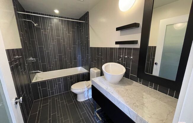 1 bed, 1 bath, 805 sqft, $2,998, Unit 607