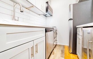 542 E 82 ST