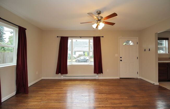 Fully Remodeled 3 Bed/2 Bath Home in Montavilla