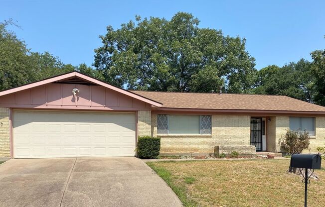 3 Bedroom North Benbrook Sunset Terrace home!