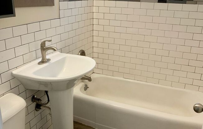 Studio, 1 bath, $725, Unit 14