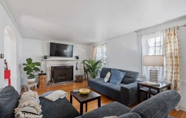 25 MOODY ST