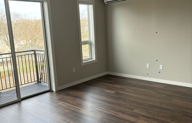 1 bed, 1 bath, 705 sqft, $1,300, Unit 219