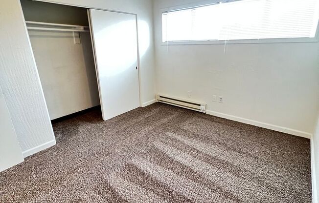 2 beds, 1 bath, $1,000, Unit 601 S. Division #17