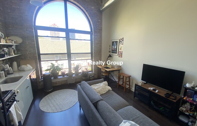 5021 N KENMORE
