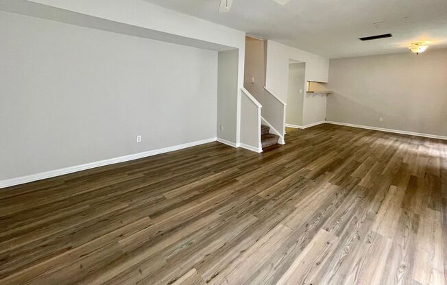 2 BEDROOM 1 BATHROOM CONDOMINIUM IN OAK BRIDGE RUN !!!