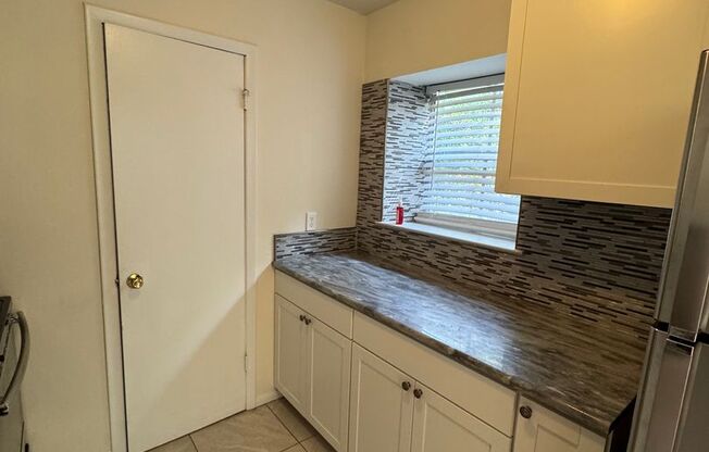 3 beds, 2 baths, $1,395, Unit Apt #207