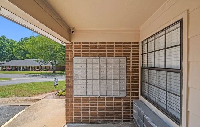 1 bed, 1 bath, 624 sqft, $1,025, Unit 918-918A Foxcroft