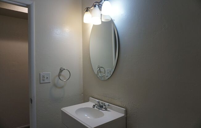 2 beds, 1 bath, 1,100 sqft, $1,500, Unit #A