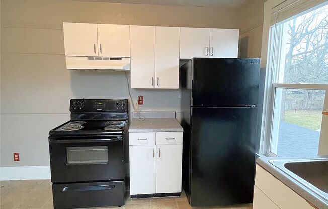 2 beds, 1 bath, 650 sqft, $949, Unit Unit 3