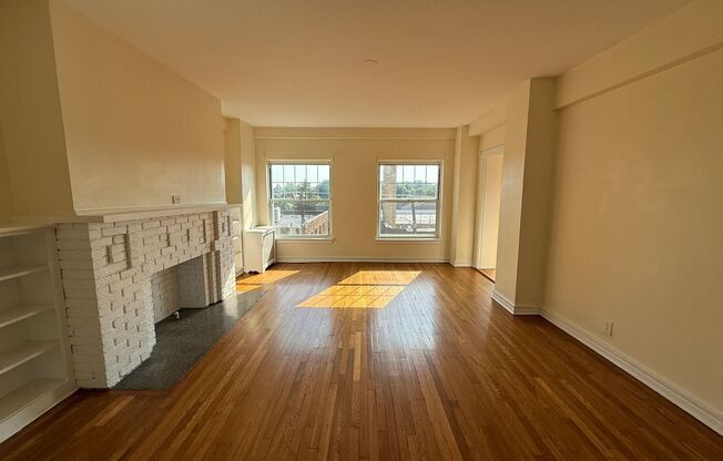 1 bed, 1 bath, 572 sqft, $1,510, Unit Old King Edward 46
