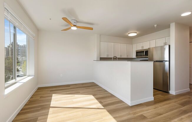 2 beds, 2 baths, 1,005 sqft, $2,795, Unit 402