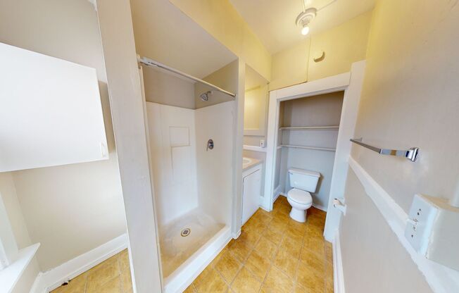 Studio, 1 bath, 332 sqft, $1,350, Unit 203