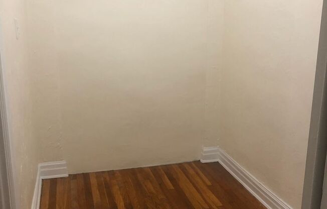 Studio, 1 bath, 294 sqft, $1,245, Unit New King Edward 2A4