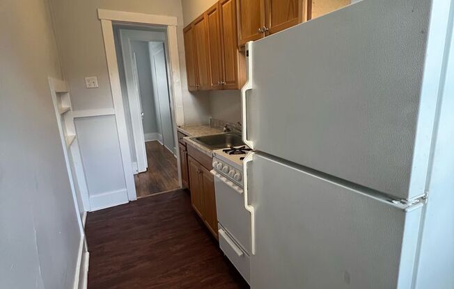 1 bed, 1 bath, 600 sqft, $1,095, Unit 1625-301 East Ave