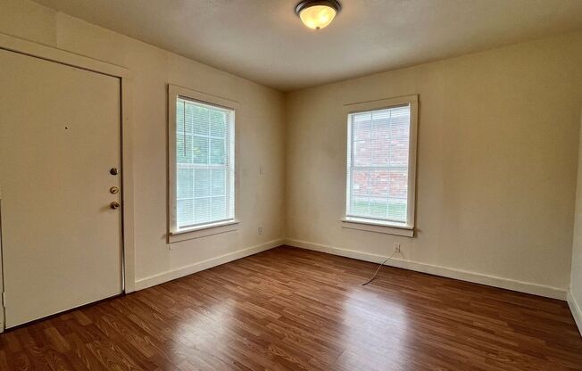 1 bed, 1 bath, 968 sqft, $550, Unit 424 W Green Avenue