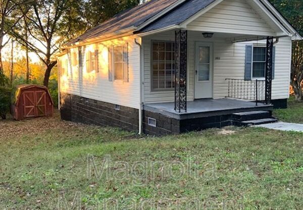 1811 COLONIAL AVE