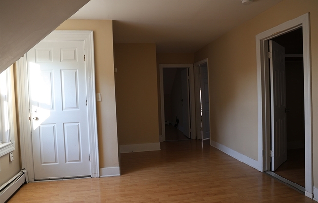 3 beds, 1 bath, 1,095 sqft, $2,500, Unit 3