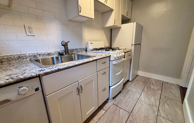 2 beds, 1 bath, 800 sqft, $1,520, Unit 6230 Fifth Ave. #A3-E