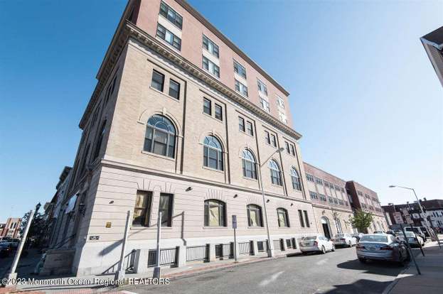 769 Montgomery Street - 211