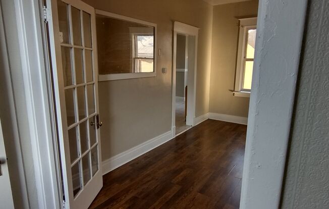 3 beds, 1 bath, $1,400, Unit 3