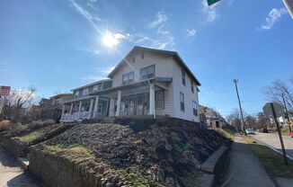 Indianola Ave 2777-2779 LAMT