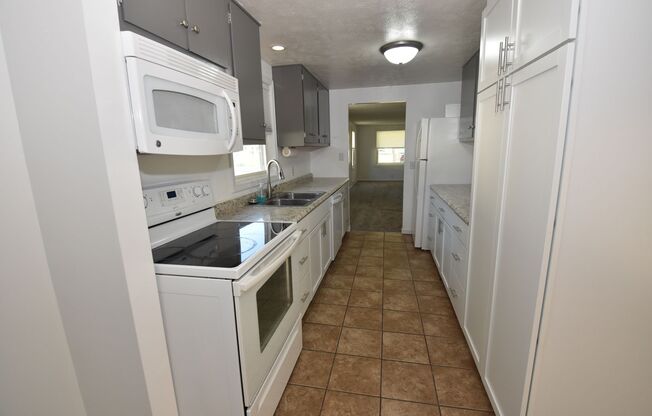 3 beds, 2 baths, $1,650