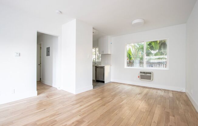 1046 N Sierra Bonita Ave