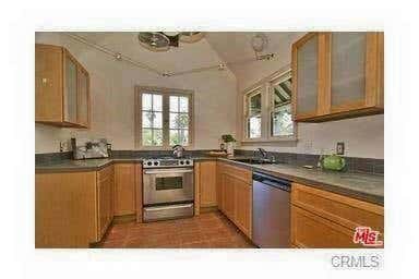 2 beds, 1 bath, 900 sqft, $5,100