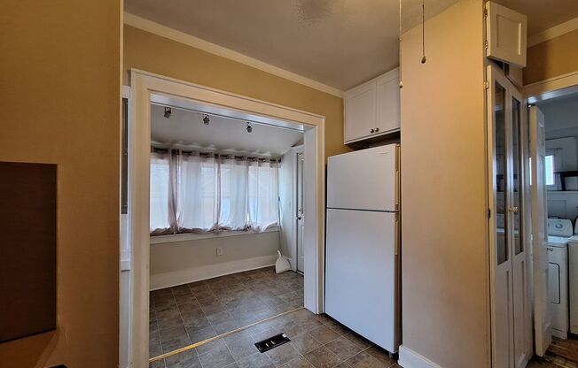 2 beds, 1 bath, $1,400