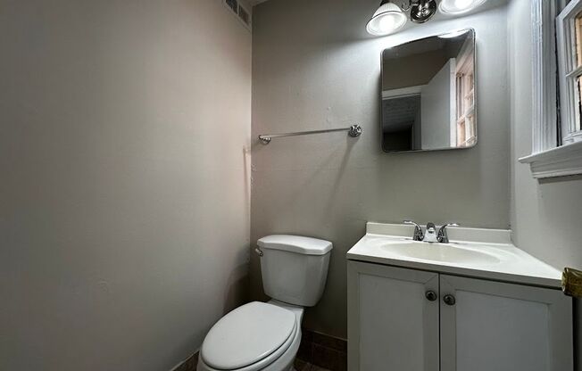 2 beds, 1.5 baths, $1,395, Unit 139 East Hill St #45