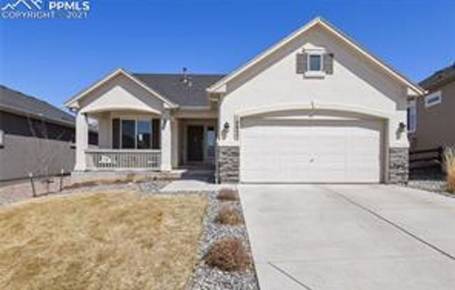 Beautiful stucco 4 bed rancher on premium fully landscaped lot