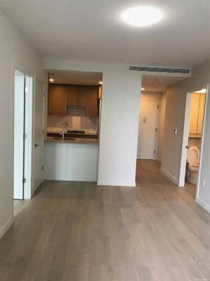 1 bed, 2 baths, 572 sqft, $2,600, Unit 7E