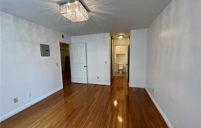 14105 Califa St