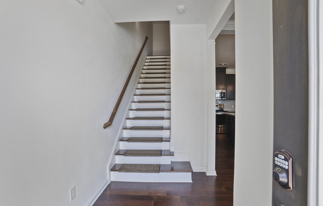 7725 RUTGERS CIR