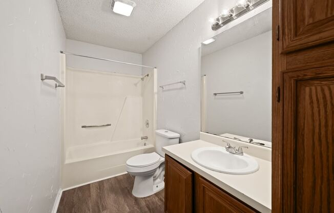 3 beds, 2 baths, $1,290, Unit 10