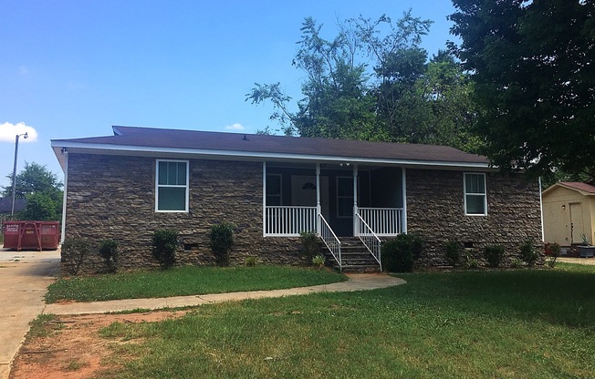 Adorable 3 Bedroom, 2 Bath Ranch  Near Donaldson Center!!