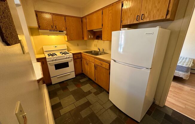 3 beds, 1 bath, $2,820, Unit 3