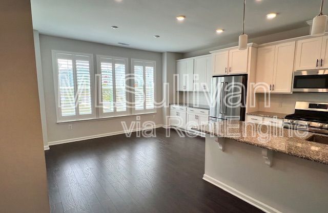 1105 COMMACK DR