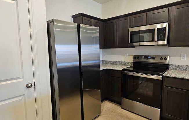 3 beds, 2 baths, 1,215 sqft, $1,450, Unit Unit B