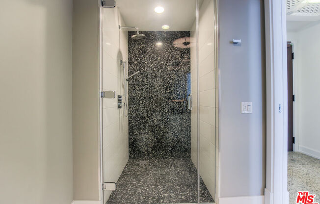 1 bed, 2 baths, 1,300 sqft, $5,795, Unit 39G