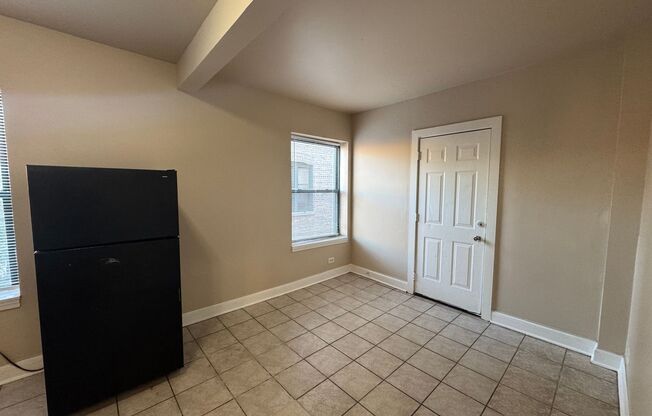 2 beds, 1 bath, $1,150, Unit 4840 #2N