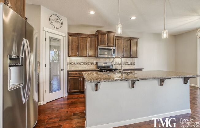 Large 4 Bed 2.5 Bath with its own Putting Green in Ridgefield!
