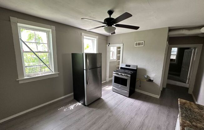 2 beds, 1 bath, 700 sqft, $795, Unit 2136 Lower